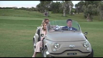 Macchinine speciali e paracadutisti con bandiera: l'accoglienza made in Italy al G7