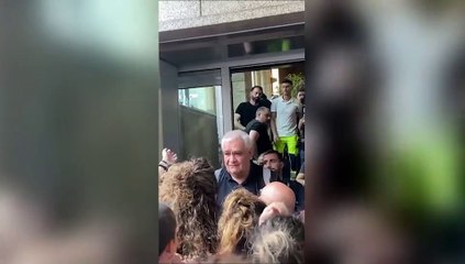 下载视频: Protesta al Politecnico, il caso del buttafuori: «Dall'addetto alla security un saluto fascista rivolto ai manifestanti»