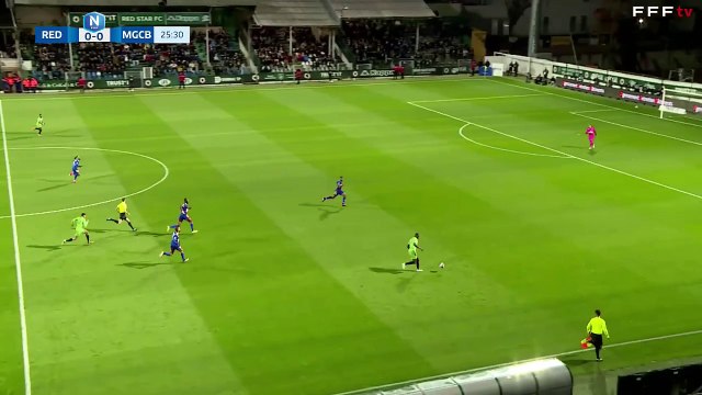 Le Red Star FC ouvre logiquement le score avec Hacene Benali