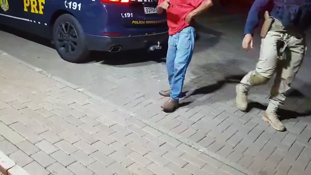 Homem fica nervoso ao passar por posto da PRF, trava o trânsito e acaba sendo preso por embriaguez
