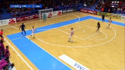 Mamadou Touré égalise pour la France !