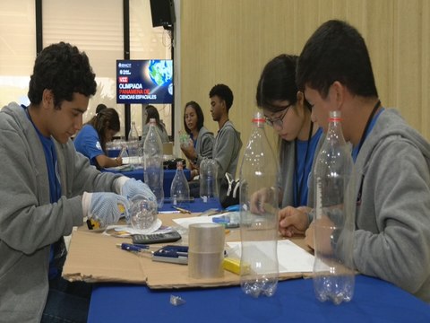Jóvenes llegan con altas expectativas a olimpiada de ciencias espaciales