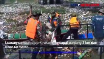 Pemprov Jabar Kerahkan Relawan dan Alat Berat untuk Bersihkan Sampah yang Tutupi Sungai Citarum