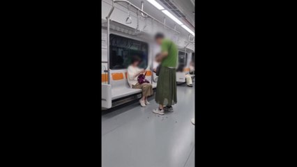 지하철서 돈 빼앗은 '치마남', 경찰에 덜미  [앵커리포트] / YTN