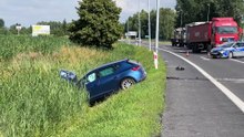 Kobieta zginęła w wypadku na obwodnicy Radymna. Jej suzuki zderzyło się z seatem leonem