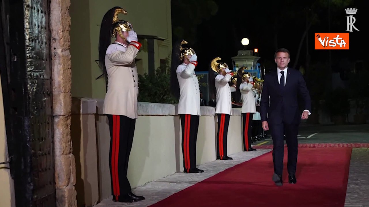 G7, Macron arriva senza la consorte alla cena da Mattarella al Castello Svevo di Brindisi
