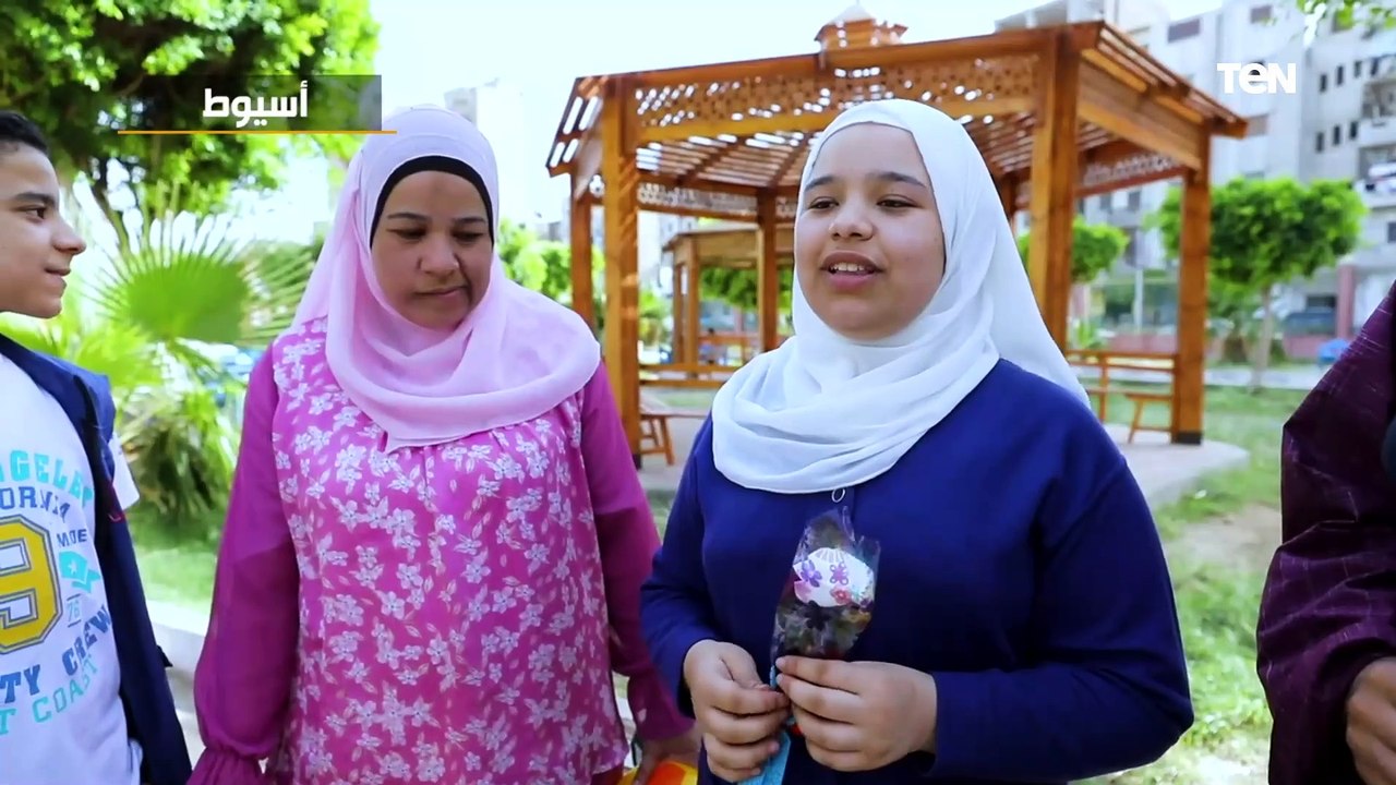 بمناسبة عيد الأضحى المبارك مشاركة المواطنين الإحتفال بالعيد وتوزيع الورود عليهم