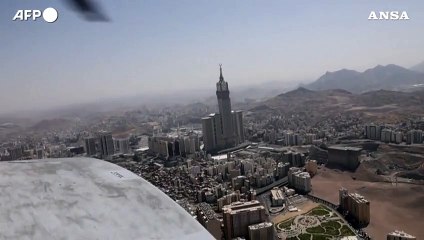 Télécharger la video: Arabia Saudita, le immagini aeree della Mecca e di Mina nel giorno finale dell'hajj