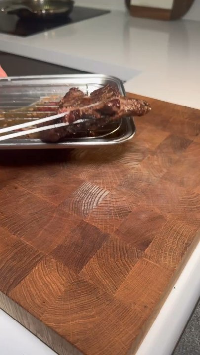 ONGLET OEUFS À CHEVAL SAUCE CHIMICHURRI   #recette #recipe #recipe #chef #cuisine #boeuf #beef #viande #meat #onglet #boeufs #food #gourmand #yummy #cuisson