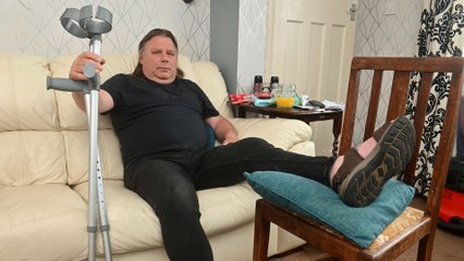 Man told 'to quit £40k a year job' in order to get benefits after breaking his leg
