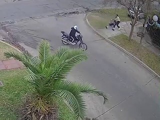 Video: Motoladrones intentaron atracar a una mujer, lamentaron haberlo intentarlo