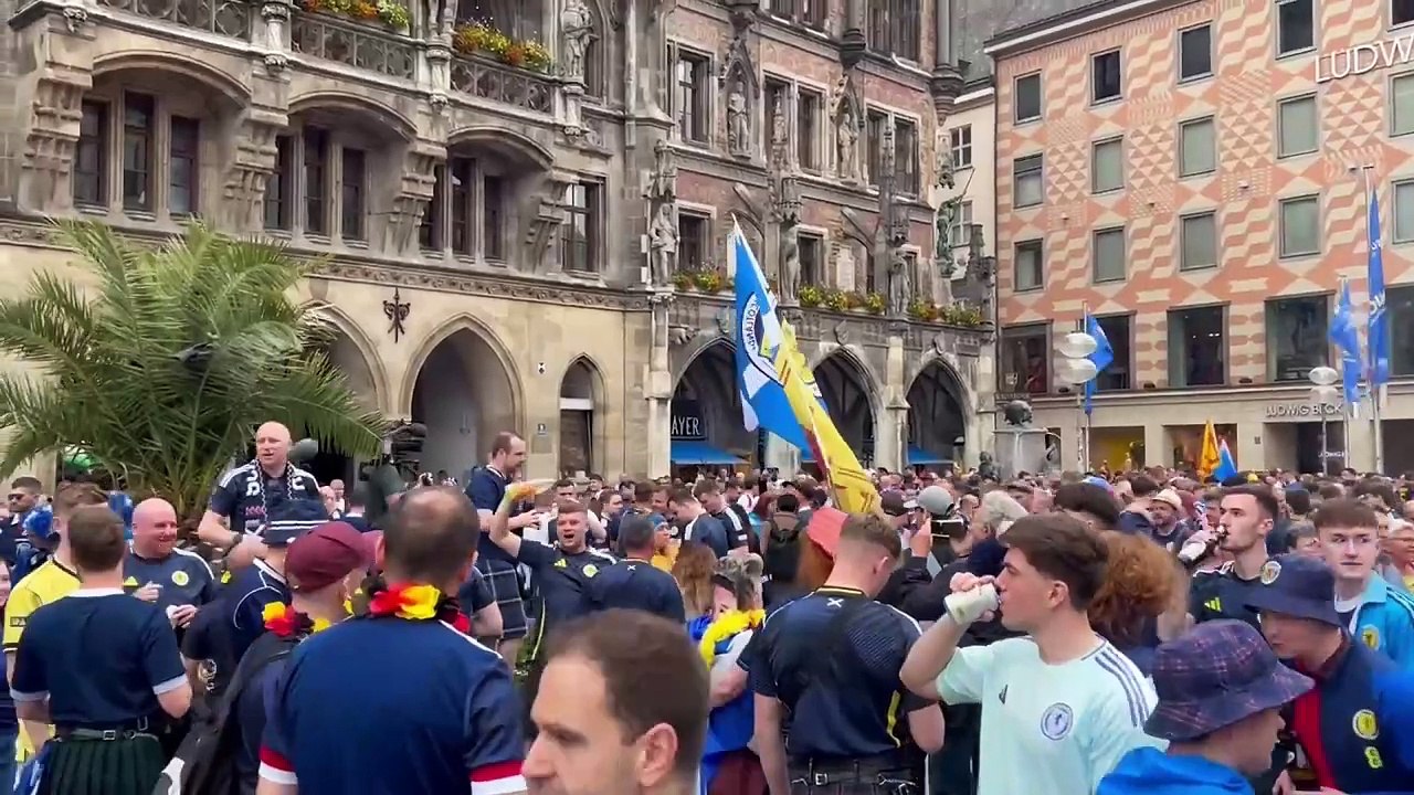 'No Scotland, no Party': Schottische Fans feiern gemeinsam am Marienplatz