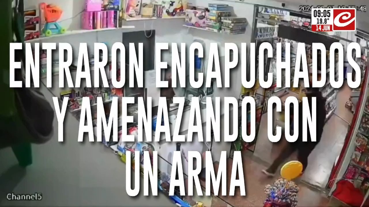 Enfrentó a ladrones armados y los echó a los empujones