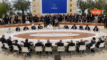 Papa Francesco: «Serve sana politica per gestire intelligenza artificiale»