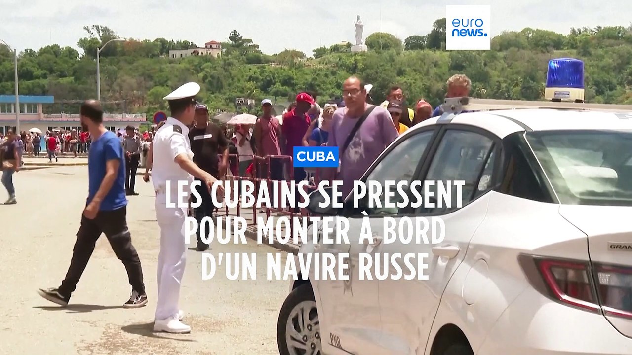 Les Cubains se pressent à La Havane pour monter à bord d'un navire de guerre russe