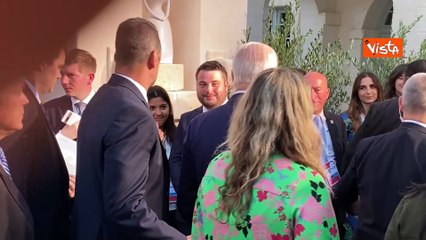 "Hello", Biden saluta le telecamere di Agenzia Vista