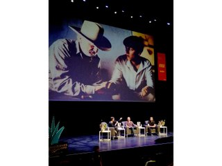 Diego Luna presenta su libro “La neta es chida pero inalcanzable” en el FICG 39