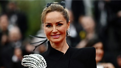 GALA VIDEO - PHOTO - Festival de Monte-Carlo : Adriana Karembeu radieuse dans une robe à plumes