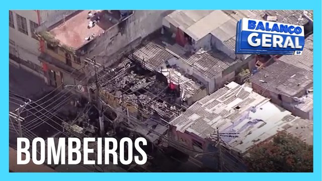 Incêndio atinge casa na região do Brás, na região central de SP