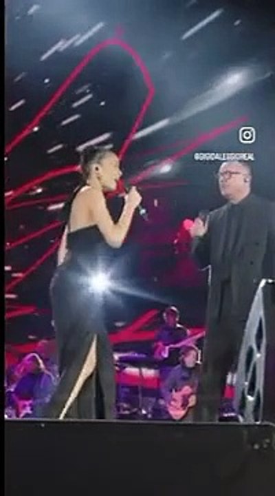 Elodie ospite al concerto di Gigi D'Alessio a Napoli: ecco il video del duetto