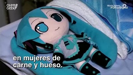 Japonês se despede de esposa virtual após empresa desativar holograma