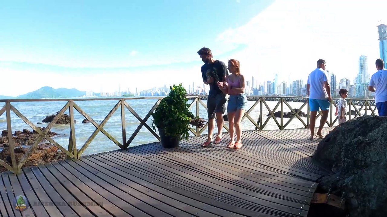 BEST SCARES OF ON THE BEACH INSANE SCREAMS! CRAZY MOMENTS! Pranks  HILARIOUS REACTIONS |Dew_Factz Dew_Factz