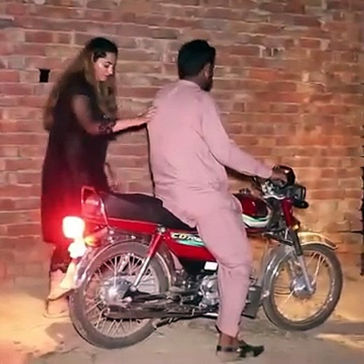 Raat Ko girlfriend Ka sta