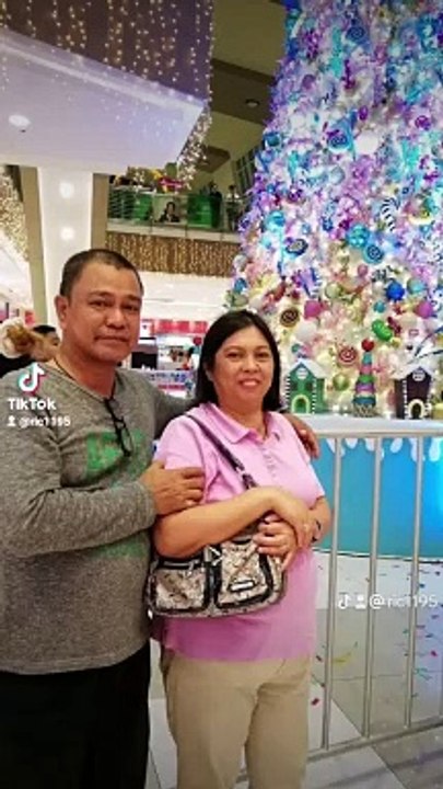 shopping post