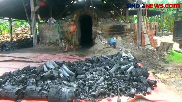 Produsen Arang di Bojonegoro Banjir Pesanan Jelang Iduladha, Omzet Melonjak Lebih dari 500 Persen