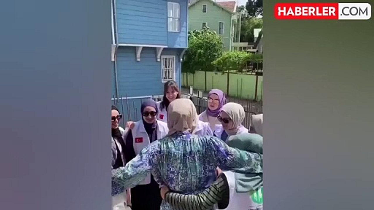 Gamze Özçelik ve Reshad Strik çifti balayı yerine Tanzanya'ya yardım götürmeye gitti