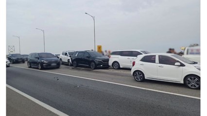 서해안고속도로 서해대교 추돌 사고...4명 경상 / YTN