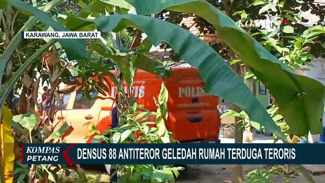 Densus 88 Geledah Rumah Kontrakan Terduga Teroris di Karawang