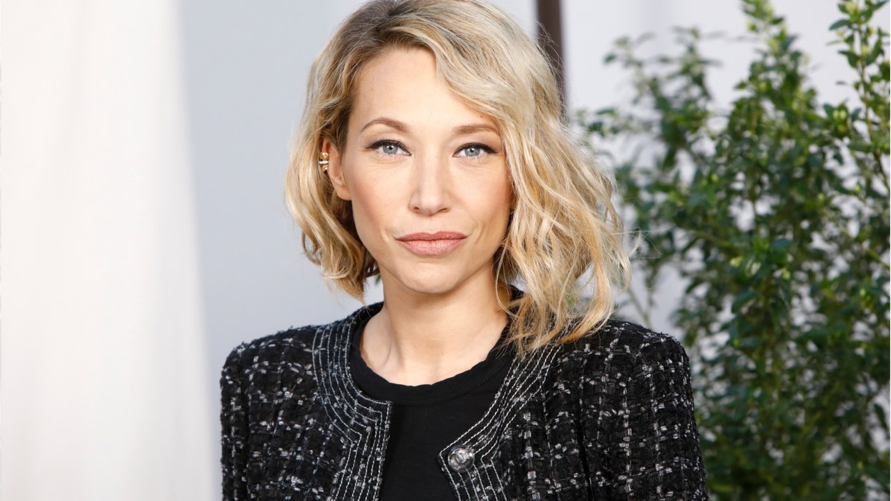 VOICI - "Je vais révéler un truc" : Laura Smet dévoile ce qui l'a choquée en découvrant la dépouille de son père Johnny Hallyday