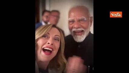 G7, selfie con Meloni e Modi dopo il bilaterale: "Hello from the Melodi Team"