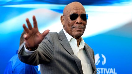 GALA VIDEO - Morgan Freeman au Festival de Monte-Carlo : au fait, pourquoi porte-t-il un gant ?