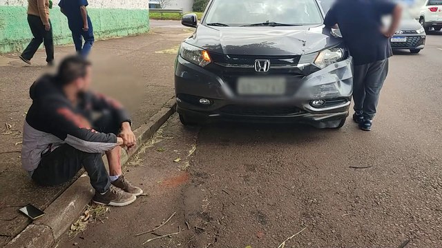 Motociclista fica ferido em acidente de trânsito no cruzamento do viaduto da rua Domiciano Theobaldo Bresolin