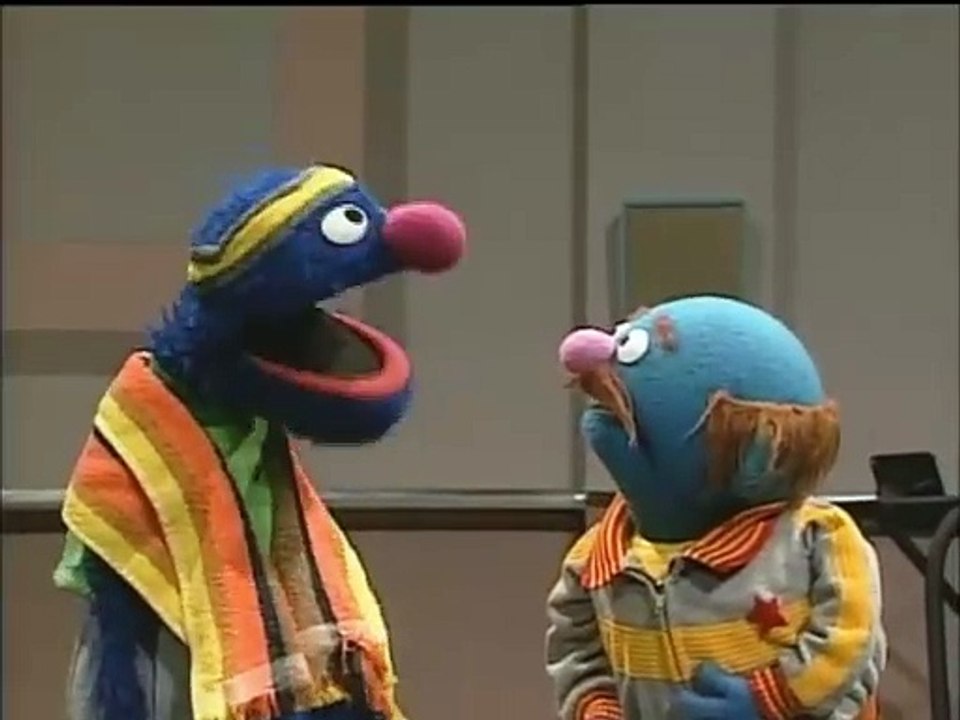 Sesame Street: Exercise Instructor (Latin Spanish, Furry, Fun and Healthy Too)