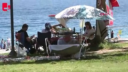 Konyaaltı Sahili'nde arife günü yoğunluğu