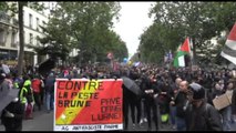 A Parigi migliaia in piazza: 