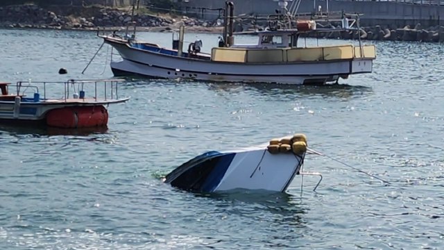부산 기장 앞바다에서 레저보트 침수...7명 구조 / YTN