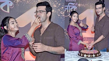 নিজে হাতে ‘ফুলকি’কে কেক খাওয়ালেন ‘রোহিত’! কেমন ছিল বর্ষপূর্তির সেলিব্রেশন! দেখুন