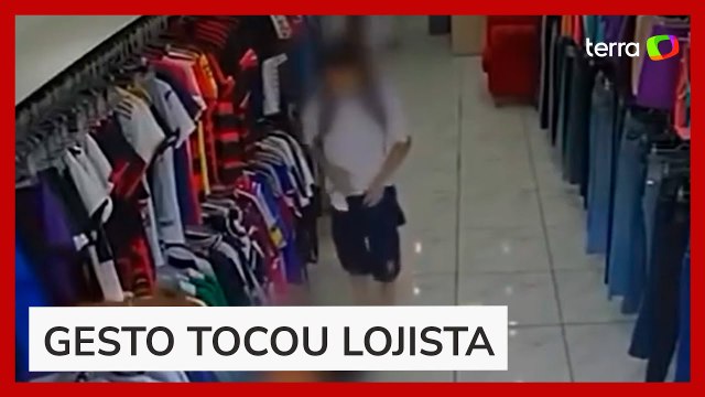 Pai obriga filho a devolver camisa de futebol furtada de loja em Goiás