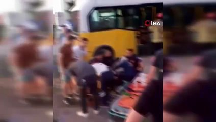 Otomobil minibüsle çarpıştı! Çok sayıda yaralı var