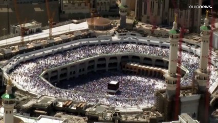 شاهد: صور جوية للحجاج وهم يتوافدون إلى مشعر "منى" لرمي الجمرات