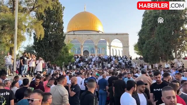 Mescid-i Aksa'da bayram namazı! İsrail polisi girişleri engellemek için her şeyi yaptı