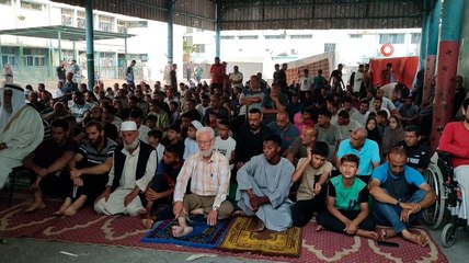 Gazze’de İsrail bombardımanı altında bayram namazı