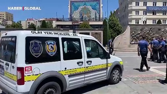 Atatürk Anıtı'na baltayla saldıran şüpheliler gözaltında