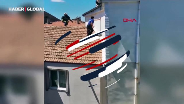 İpe dolanan kargayı, polis kurtardı