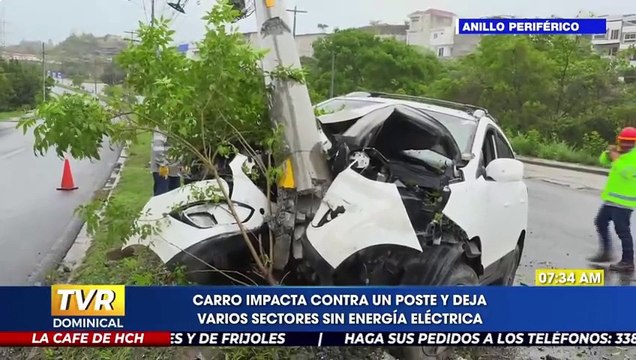 De milagro se salvan dos personas tras accidentarse en el Anillo Periférico