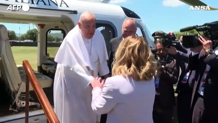 Il Papa arrivato al G7, accolto da Meloni